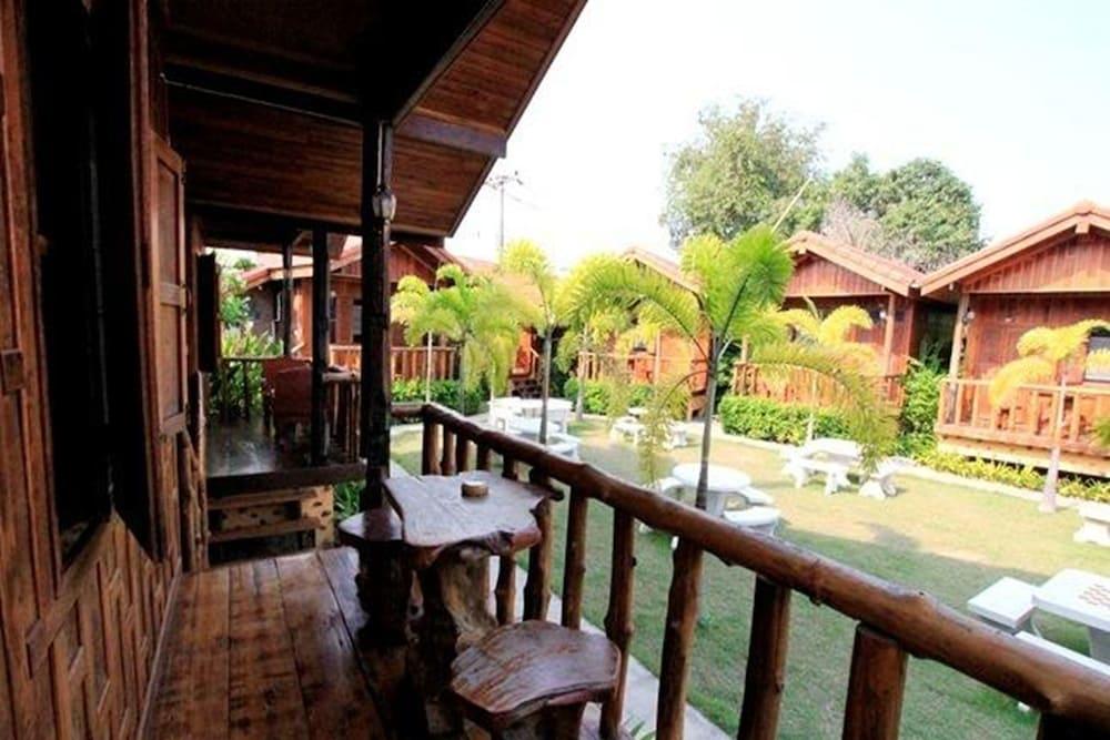 J & J Guesthouse Sukhothai Bagian luar foto